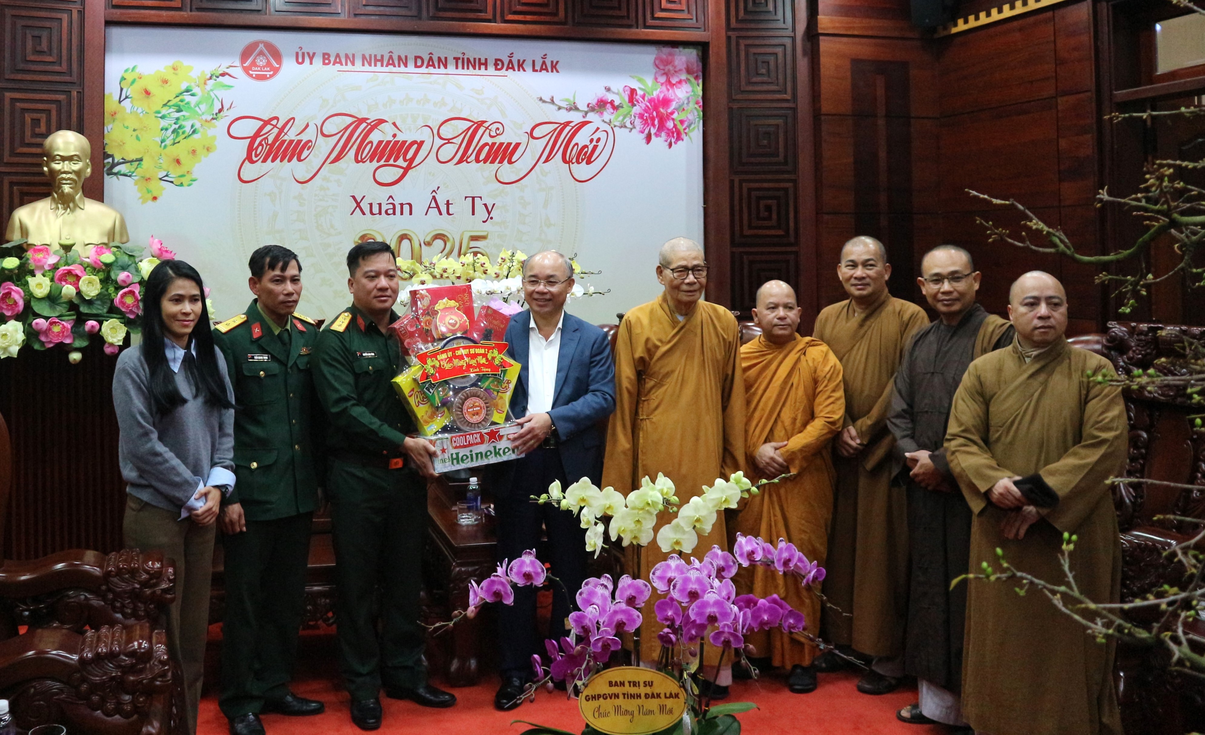 Ban Trị sự Giáo hội Phật giáo Việt Nam tỉnh chúc tết lãnh đạo UBND tỉnh Đắk Lắk